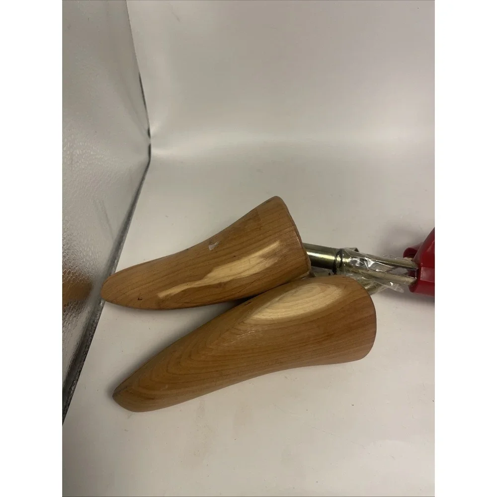 Vintage‎ Florsheim Cedar Wood Shoe Tree Red Handle Plastic Rochester Tag VTG